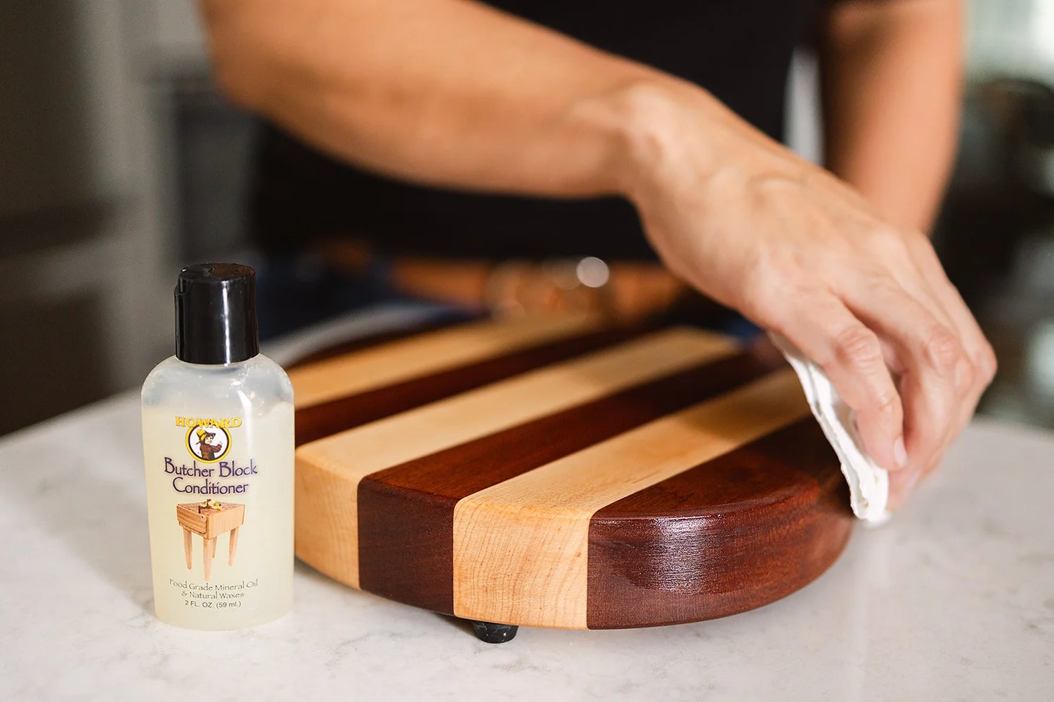 How to Apply Mineral Oil to a Cutting Board
