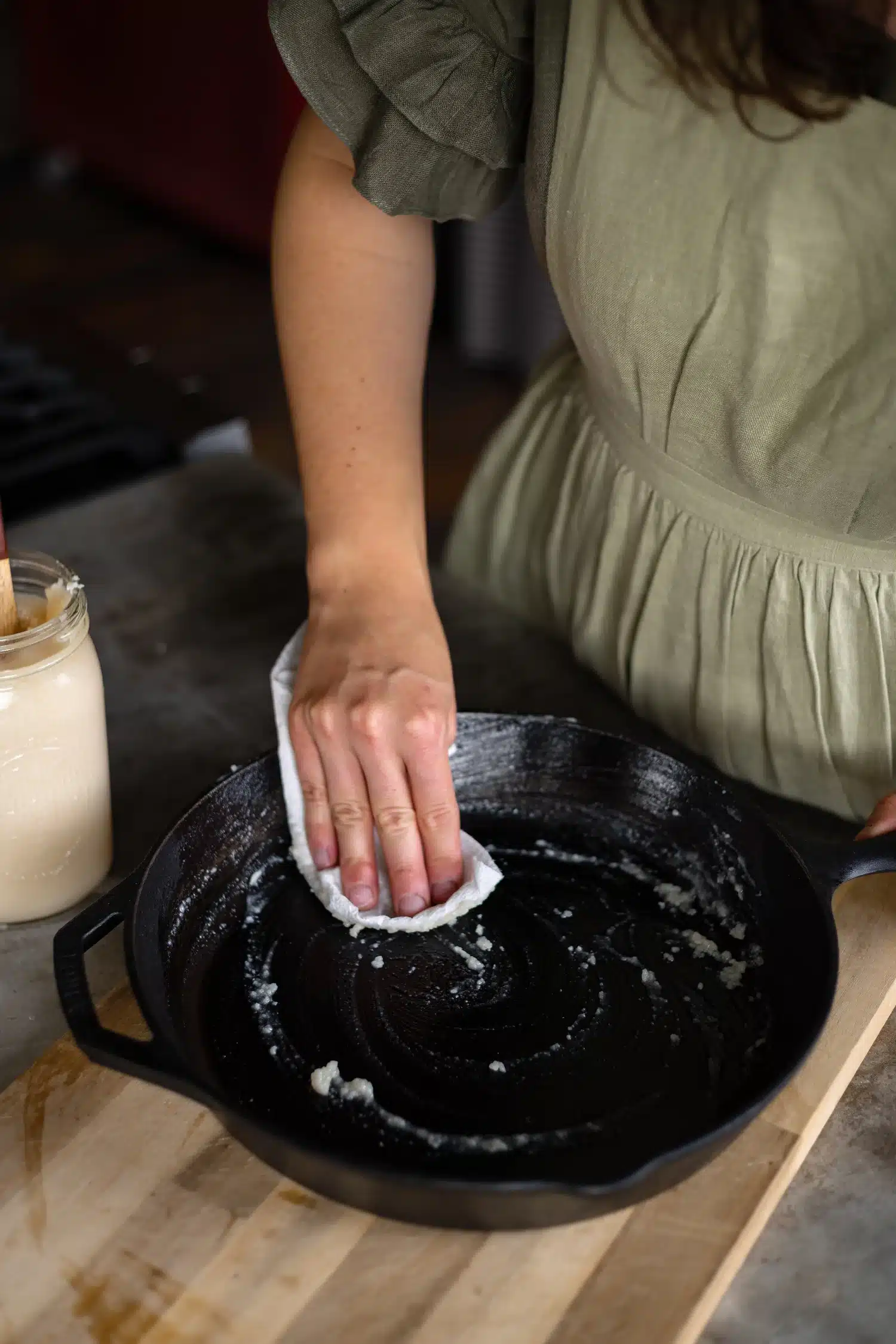 How to Clean Cast Iron Pan After Cooking