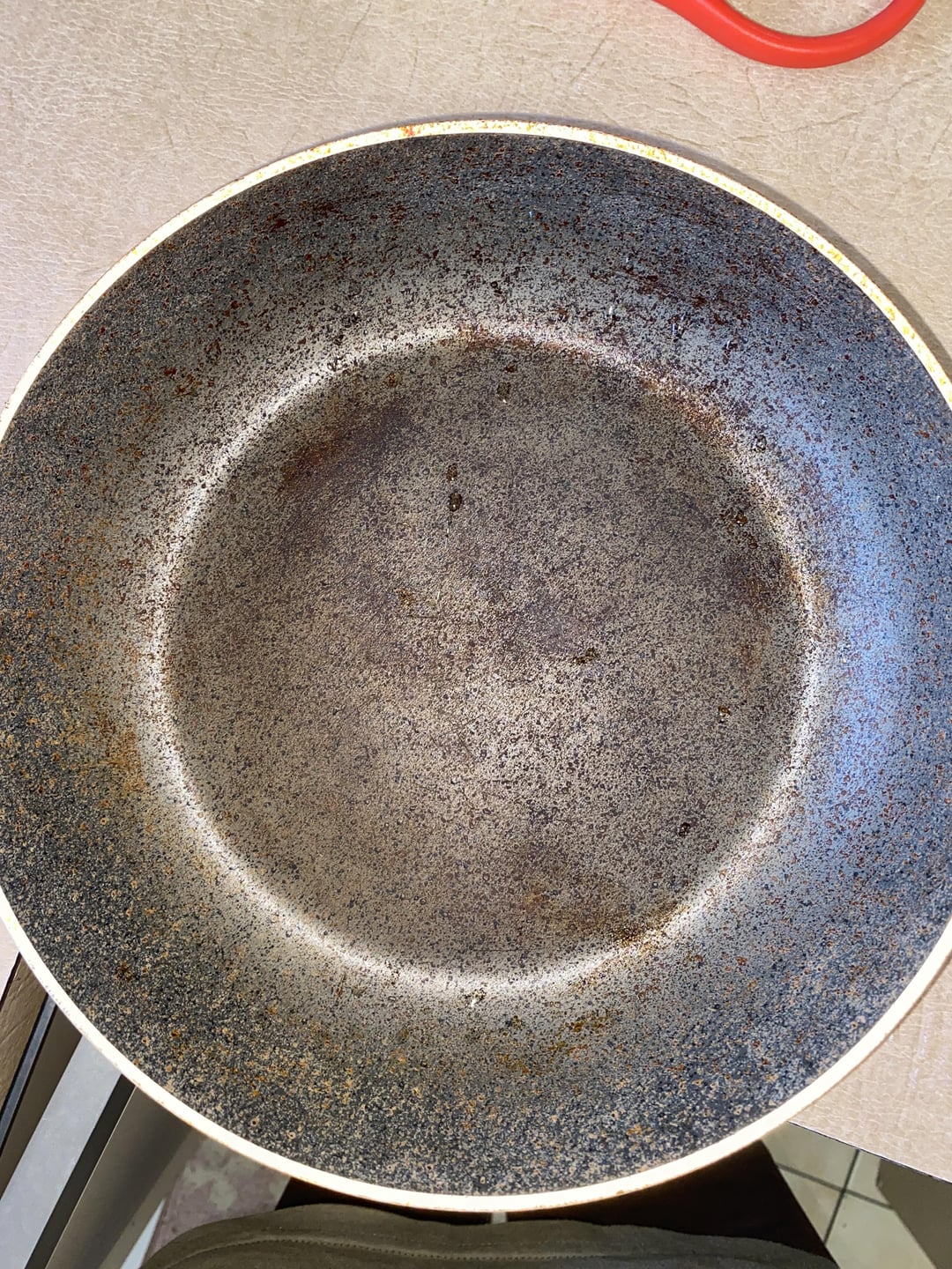 How to Clean Cast Iron Pan That is Sticky
