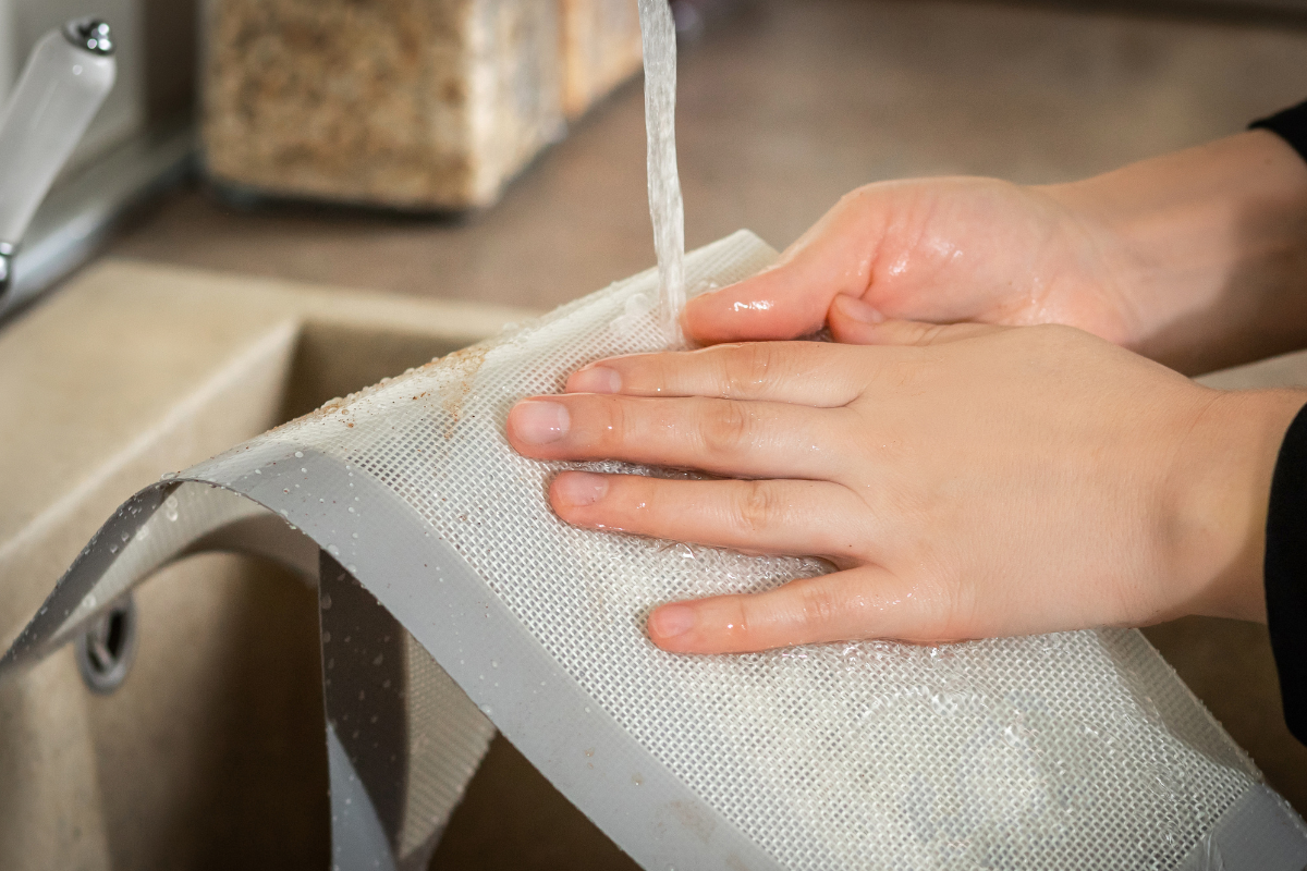How to Clean Silicone Baking Sheets