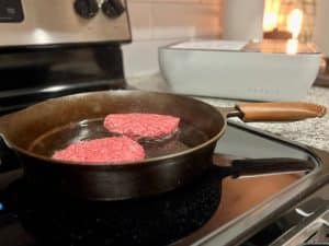 How to Keep Hamburgers Warm in a Slow Cooker