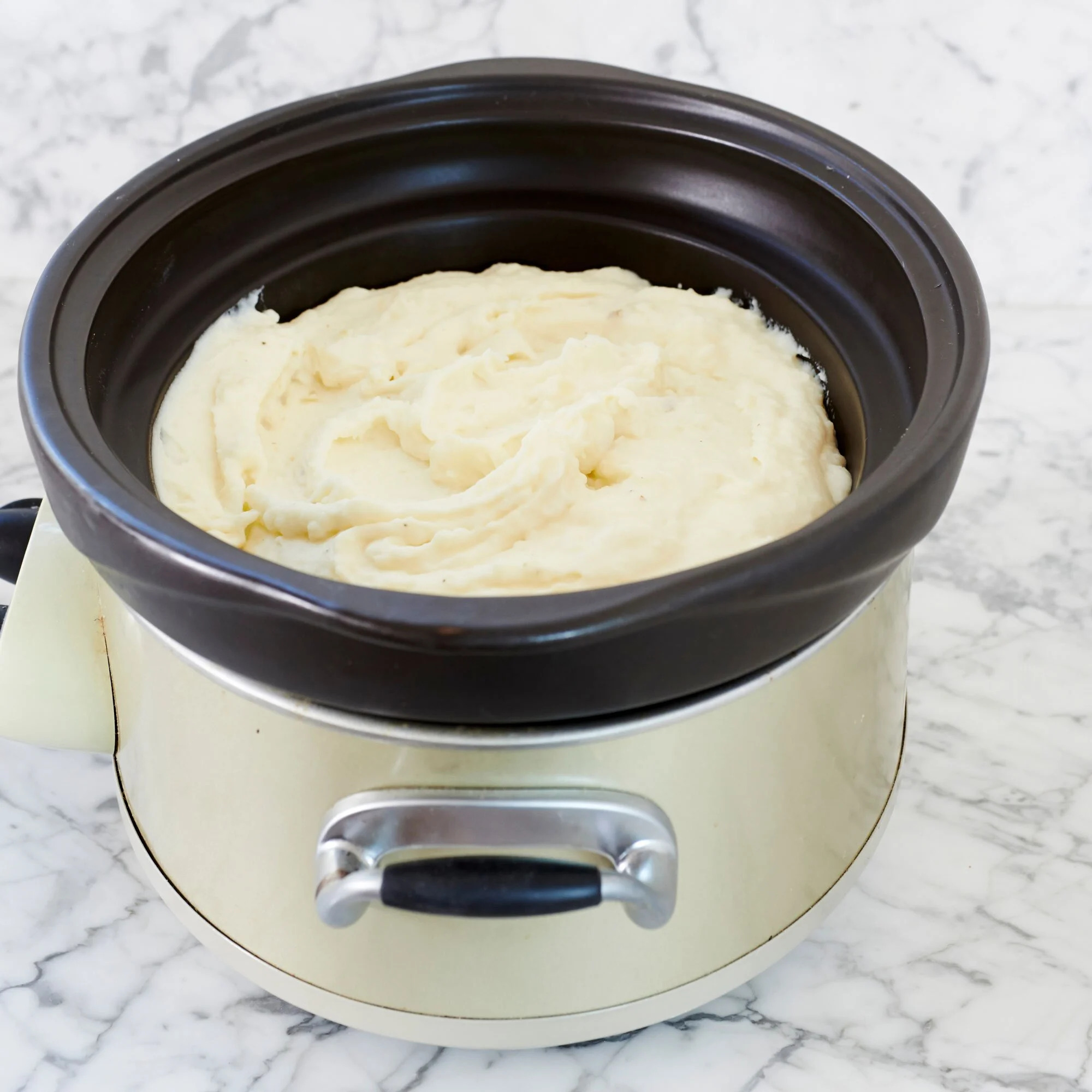 How to Keep Mashed Potatoes Warm in a Slow Cooker