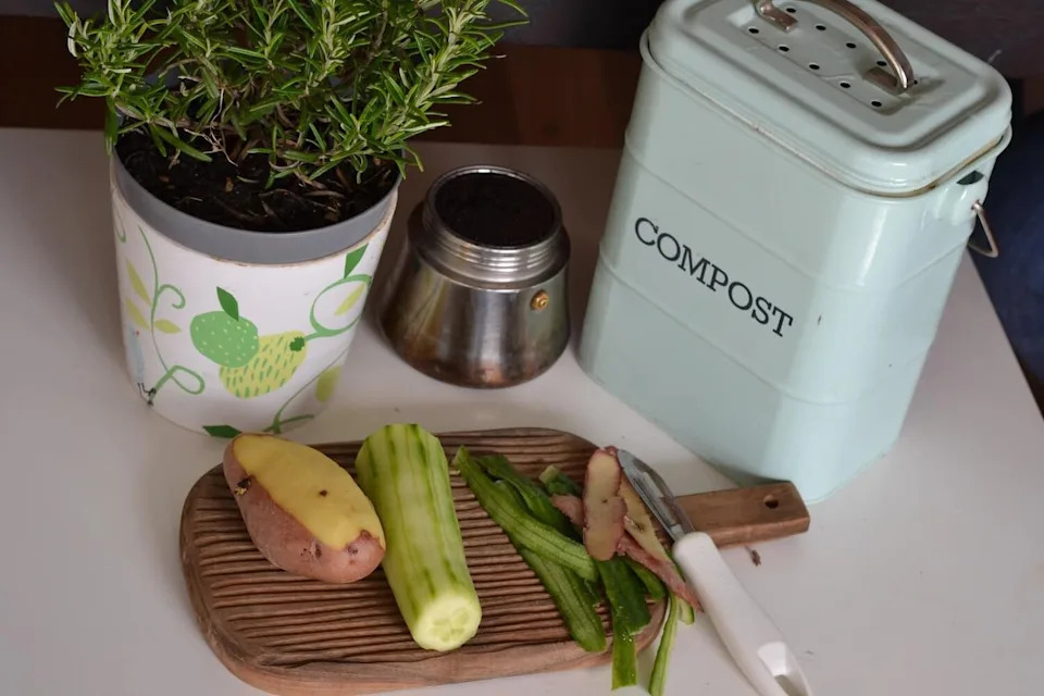 How to Make a Kitchen Compost Container