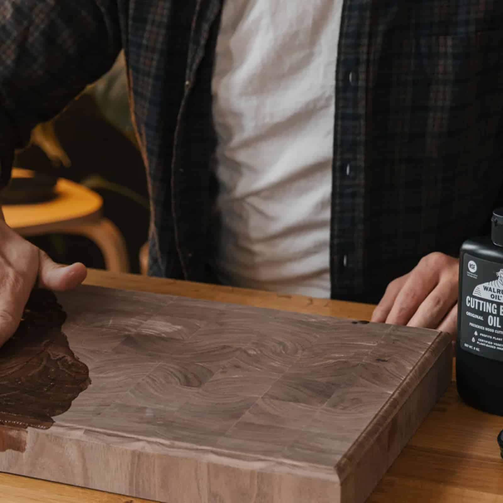 How to Oil a Wooden Cutting Board