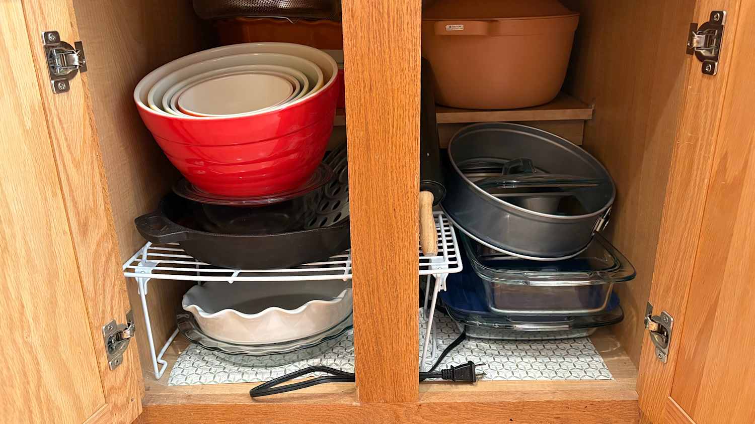How to Organize Baking Pans