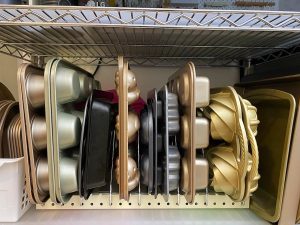 How to Store Baking Pans