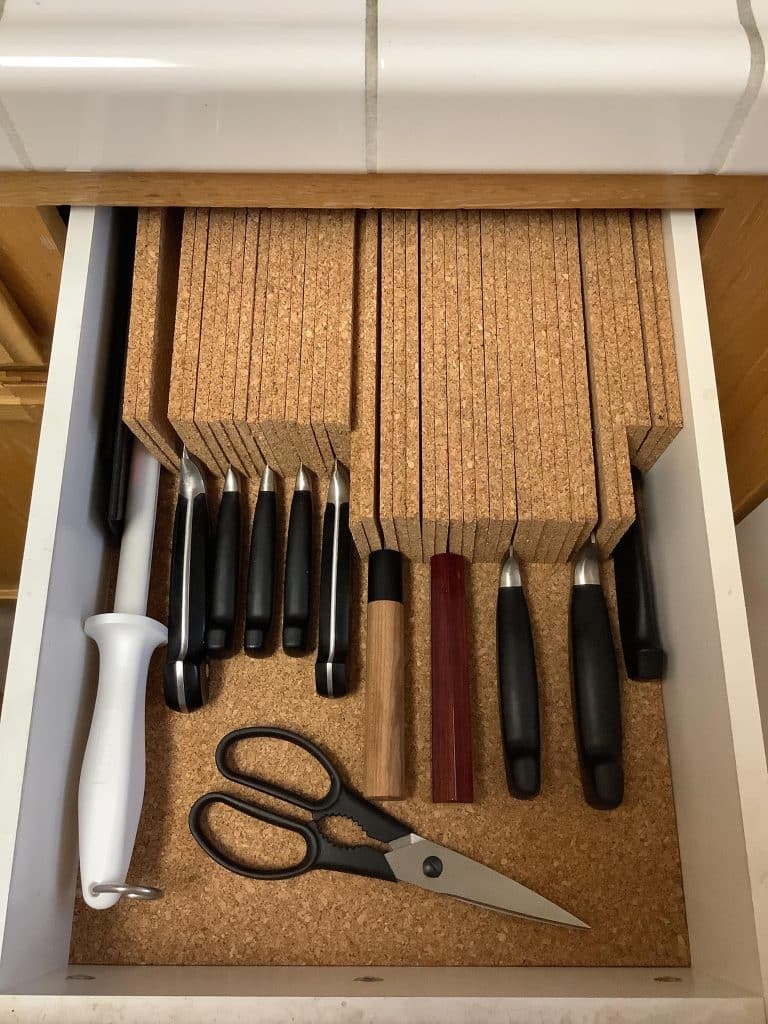How to Store Kitchen Knives in a Drawer